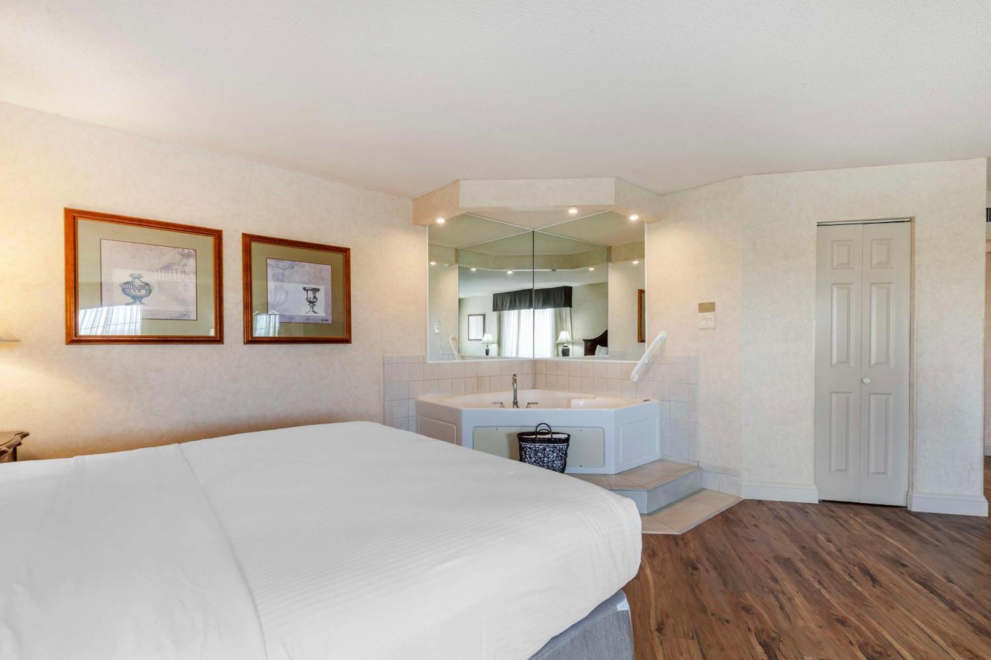 Best Western Plus Steeplegate Inn Davenport Eksteriør billede