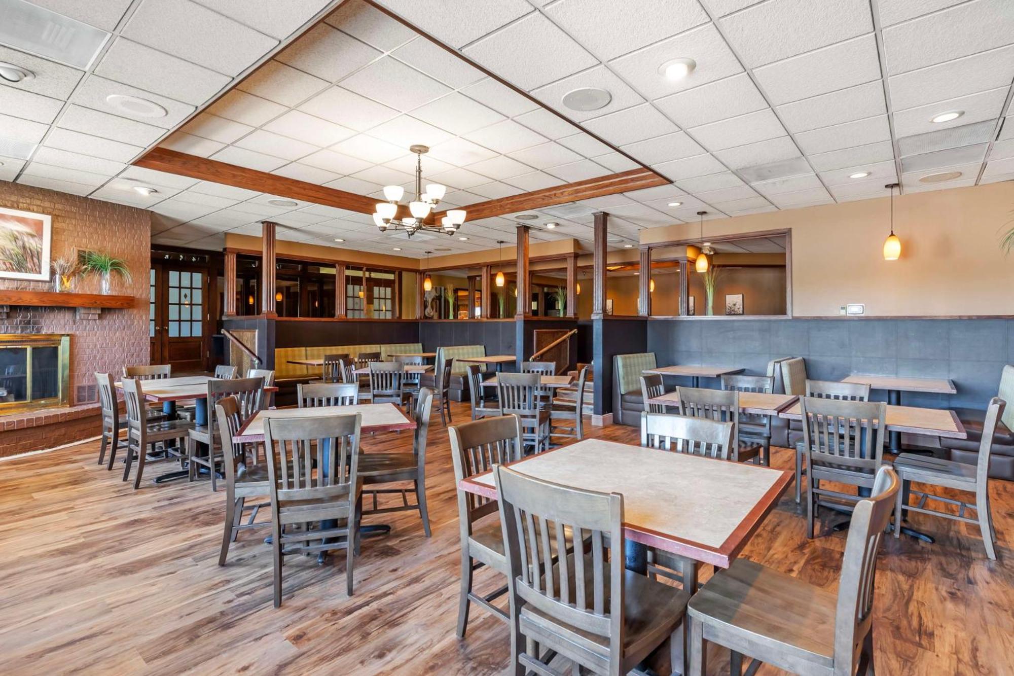 Best Western Plus Steeplegate Inn Davenport Eksteriør billede