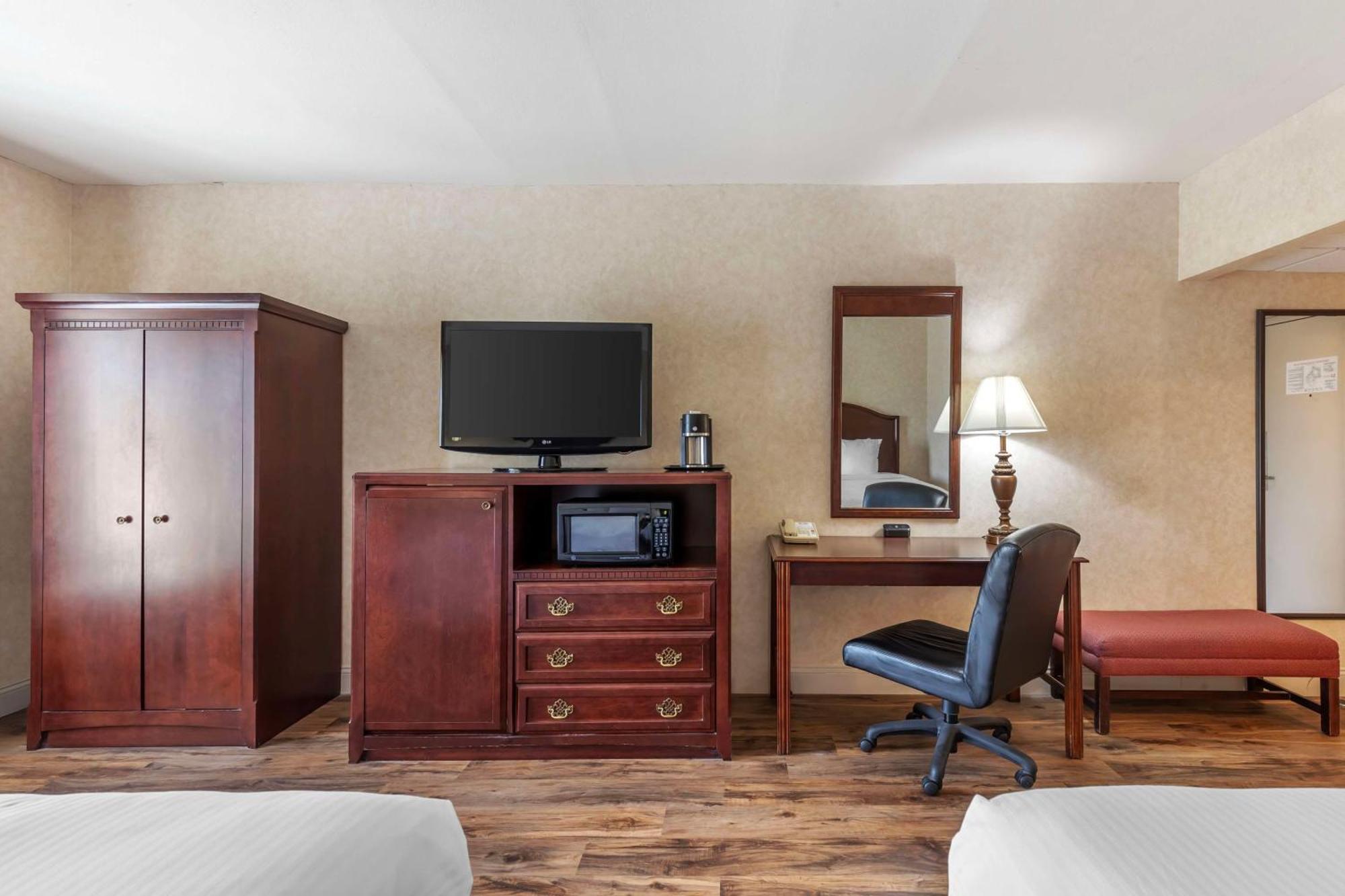 Best Western Plus Steeplegate Inn Davenport Eksteriør billede
