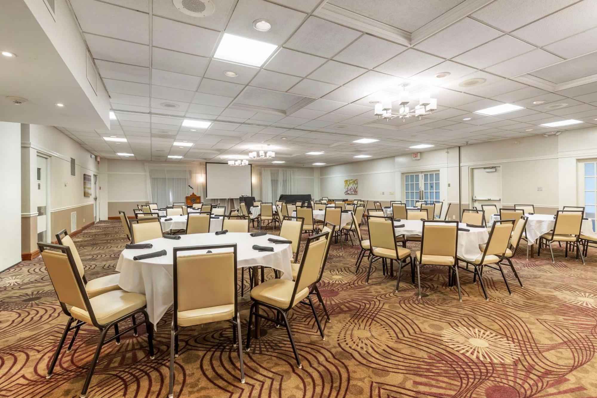 Best Western Plus Steeplegate Inn Davenport Eksteriør billede