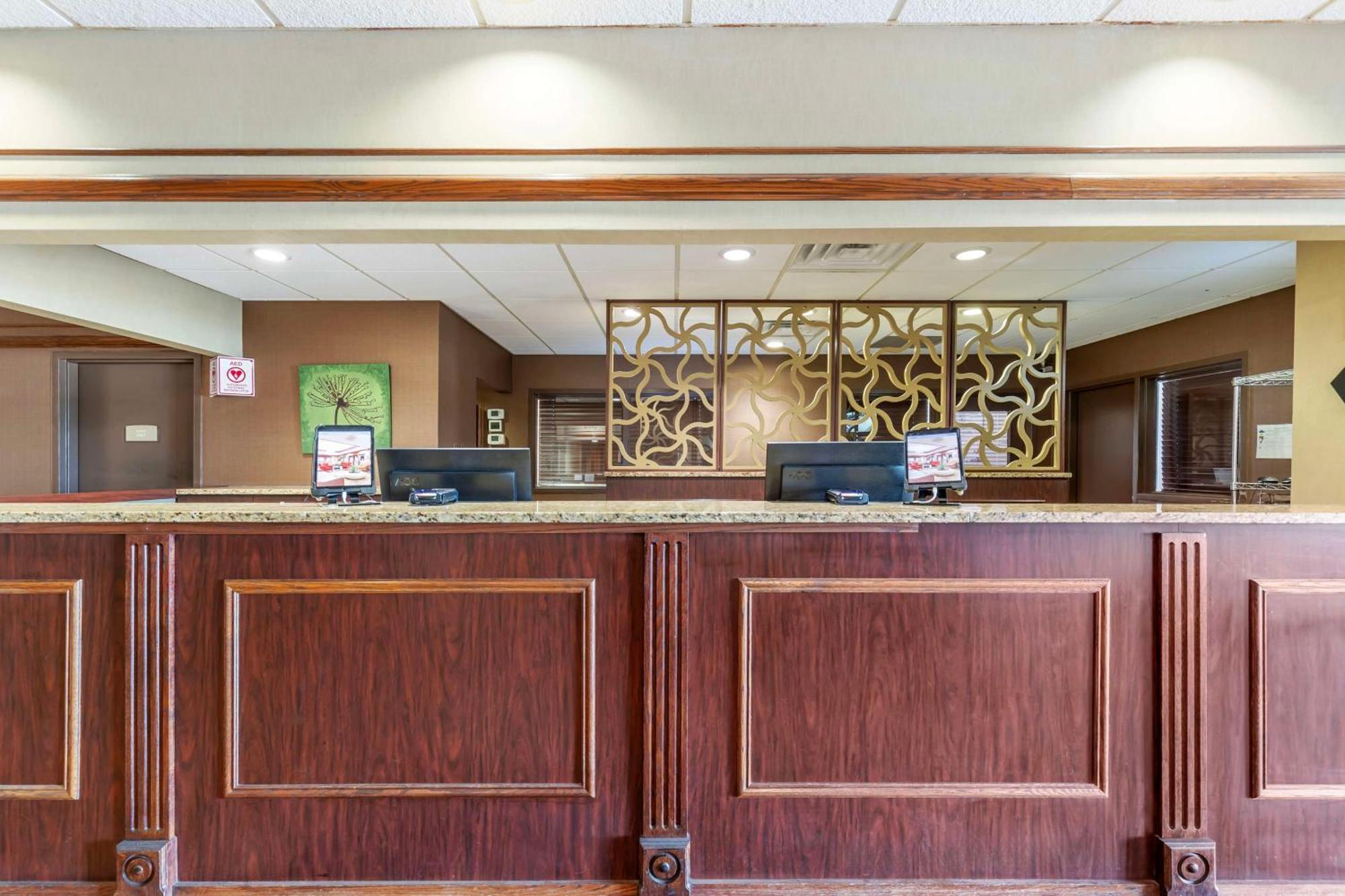 Best Western Plus Steeplegate Inn Davenport Eksteriør billede